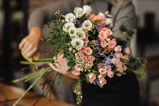 Gemischter Blumenstrauß der Saison