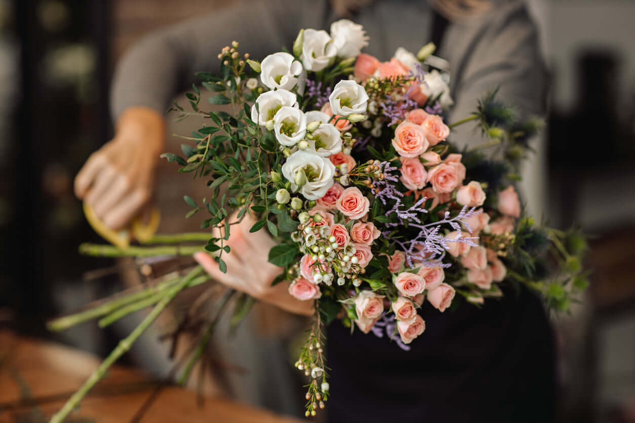 Gemischter Blumenstrauß der Saison